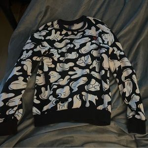 H&M Divided womens Disney Mickey Mouse hands crewneck sweatshirt black white xs